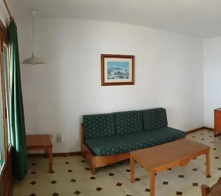 Pueblos מלון דירות 2*